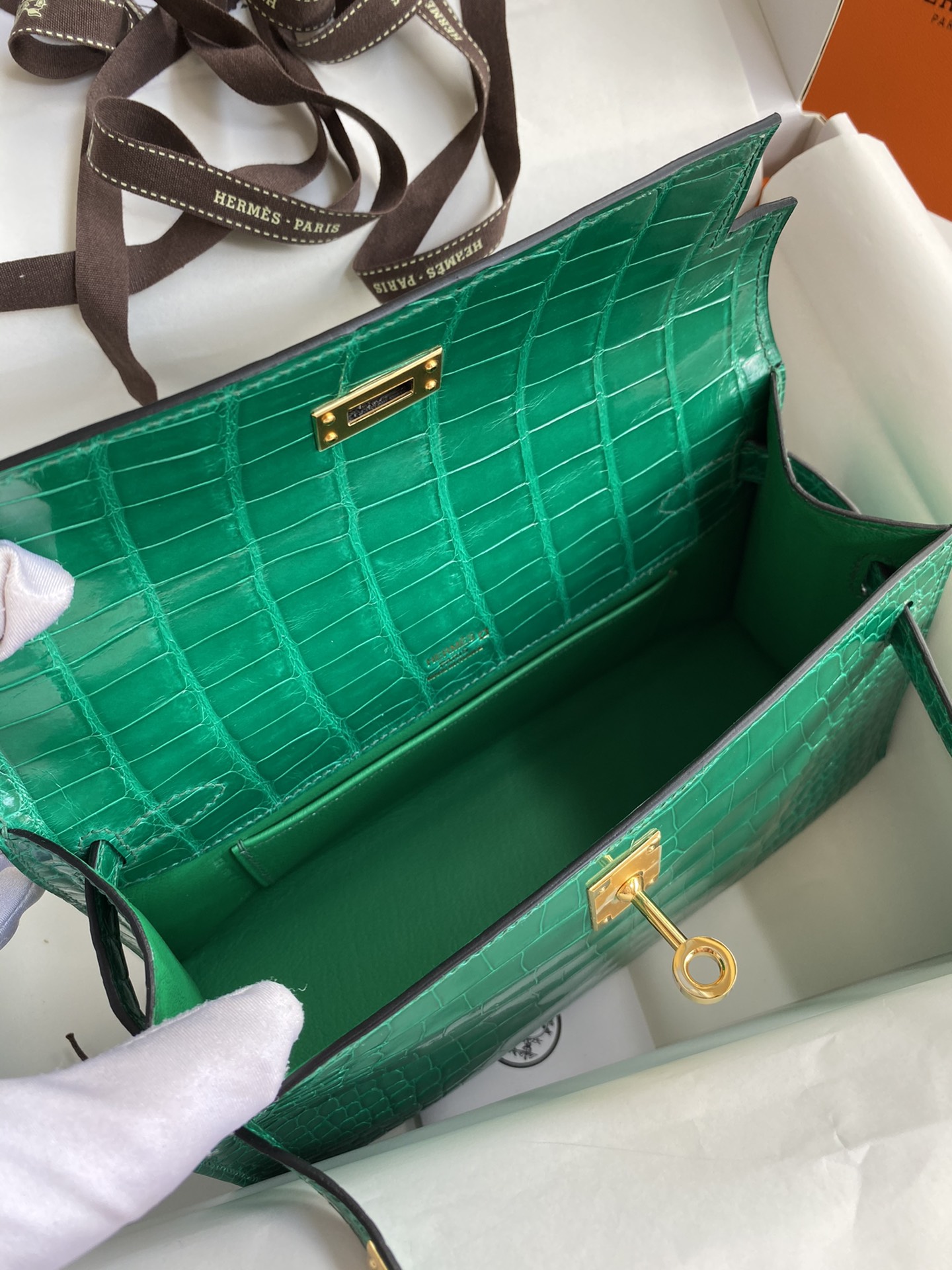 Hermes Mini Kelly Pochette 22cm Bag In Vert Emeraude Shiny Alligator Leather